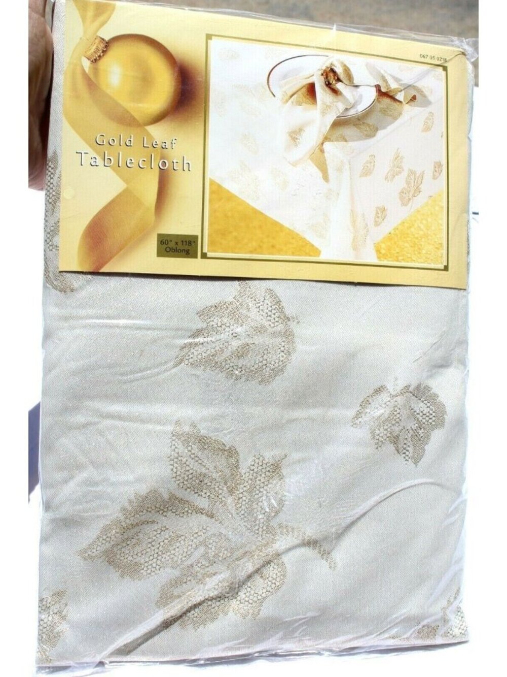 Gold Leaf Tablecloth Oblong 60” X 118” Cream w/ Metallic Gold Leaf New  #D27